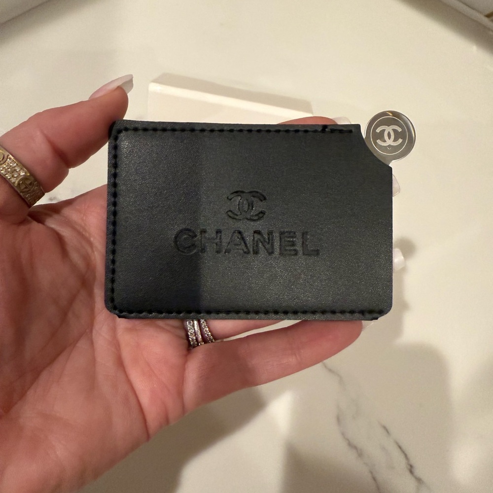 New CHANEL Black Leather Card Case with mirror - Picture 4 of 10